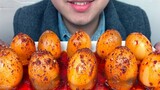 [ASMR][Makanan] Memakan telur diawetkan yang pedas