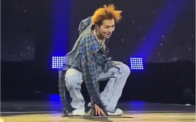 爆炸头小熊 跳女团舞