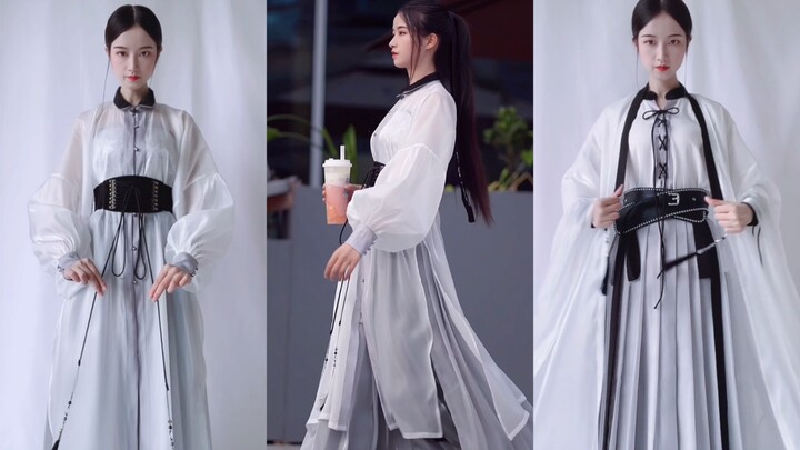 Pernah lihat unsur Tiongkok yang sekeren ini? Model pasangan, bisa dipakai bareng pacar juga lho!