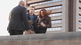 Melihat metode persuasif para pahlawan Marvel, tendangan Black Widow benar-benar tak terduga!