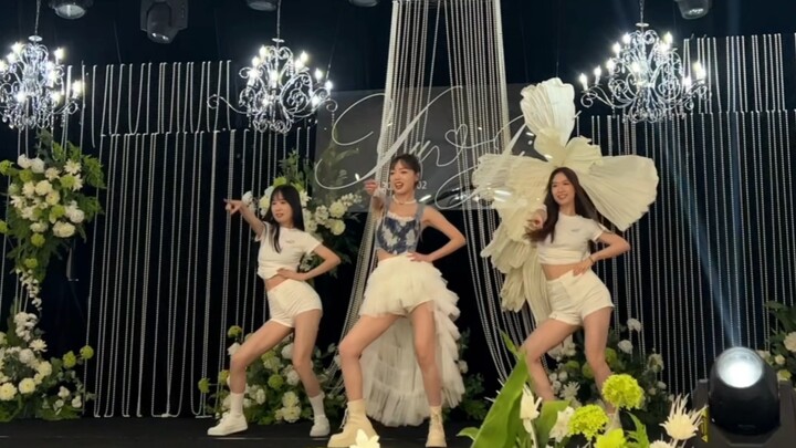 Một ca sĩ nhạc pop mới biểu diễn trên sân khấu đám cưới｜cảnh đám cưới kpop cô dâu cover điệu nhảy po