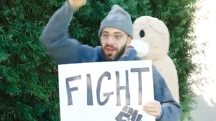 Bener, protesnya begini aja!