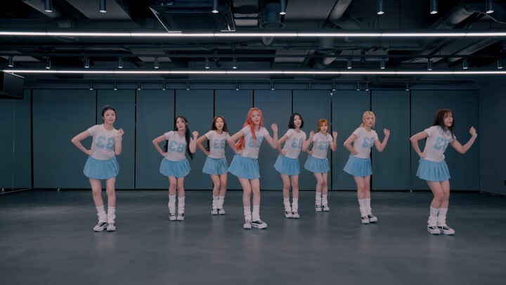 Who understands how comfy this practice room is for Xinmei! A dream come true for perfectionists!