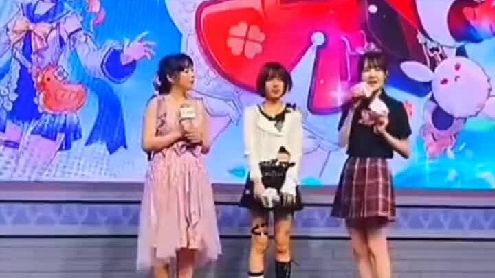 Chị Hoa Linh mắc chứng sợ xã hội mà cũng xuất hiện rồi!