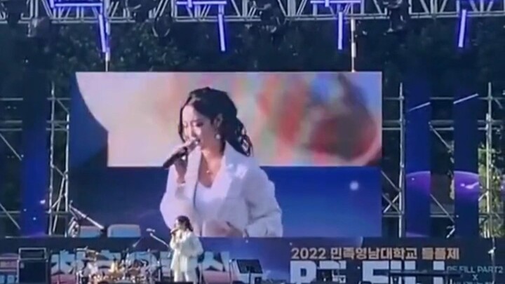 ผู้รับผิดชอบงานฉลองวันสถาปนามหาวิทยาลัยเกาหลีขอให้ร้องเพลงเกาหลี แต่สาวจีนยืนกรานจะร้องเพลง “จิ่วเอ๋