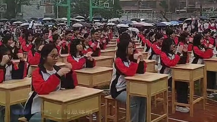 Trường học của thần nhân khó đỡ
