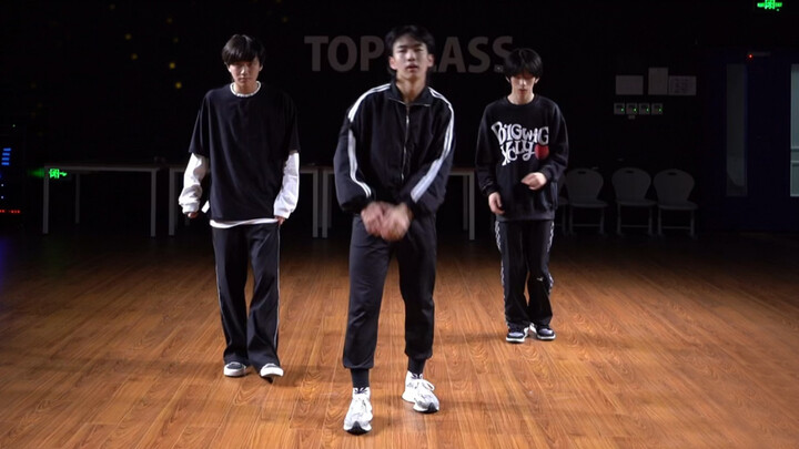 【BTS】Watch 3 Highschool Army Dance "Butter" Between Classes