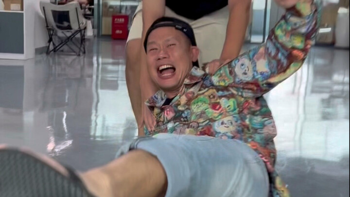 مجموعة من المعتوهين!