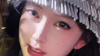 يوان يوان، رقصات وغناء جبل ميدو (بإصدارين: مع القبعة وبدون القبعة)