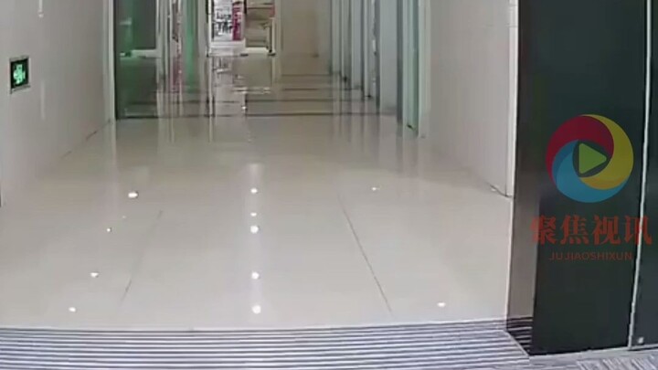 Tò mò hại chết mèo, câu nói này quả đúng!