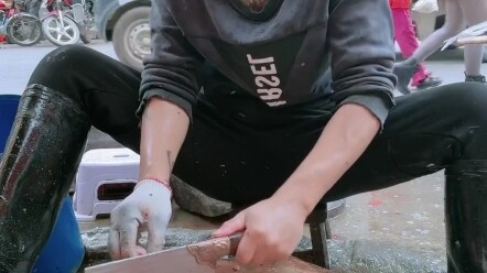 พึ่งผ่าปลาออกเป็นสองซีก แขกก็บอกว่าไม่เอาแล้ว