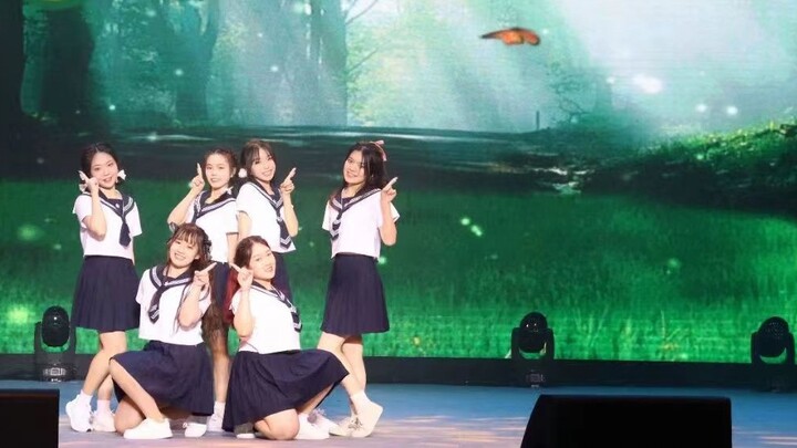 Hari ini kita mulai (Me Gustas Tu) pesta kelulusan cover dance yang indah - GFRIEND berisi MMAintro 