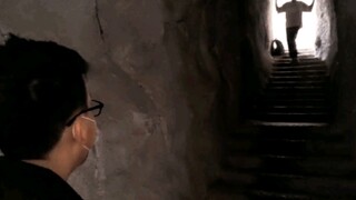 Imitate JOJO Polnareff climbing the Dio stairs!