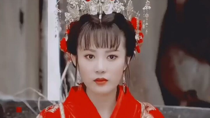 But Shuang'er has clearly already put on her wedding dress!