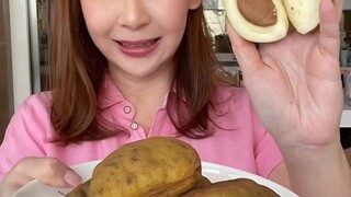 Buah nya kayak kacang raksasa  aseem banget guys gak kuat maknya😆