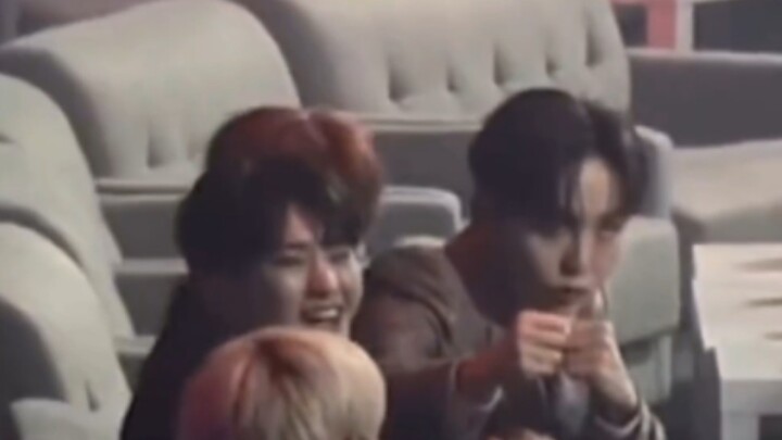 TXT và BSS đã “đánh nhau” ngoài đời rồi, nhưng cuối cùng người thắng giải lại là LE SSERAFIM!