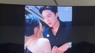 女生刷短剧撞见大学同学演男主，看熟人演戏满脸尴尬