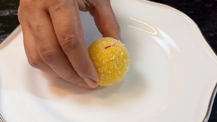 | 软糯椰香杏仁球 | Indian  Dessert 🇮🇳印度传统甜点：软Soft Coconut Almond Ladoo 椰香杏仁球，香甜又简单！✨