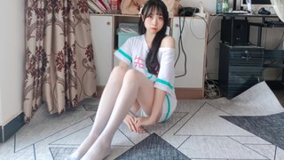 女孩子宅在家会干什么？之她又乱撞了