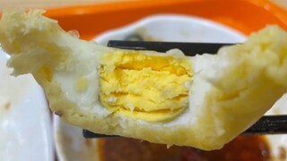 学校食堂的蛋挞....