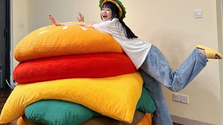 The Giant Burger Sofa Loved by 5 Million People! Materials and Dimensions Revealed!