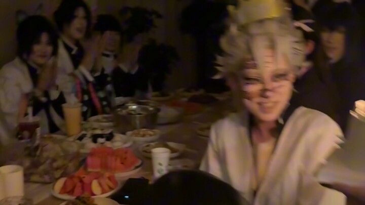 مرّ عيد ميلادي الثامن عشر في أجواء من أحبّ الـIP وأكثر التجمعات الدافئة والمحبّبة.