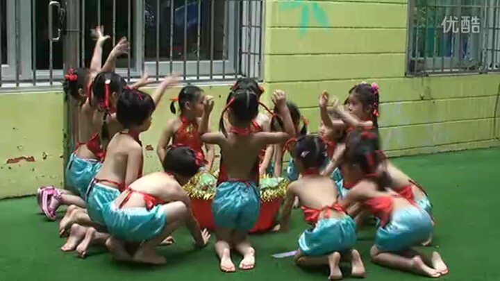 Múa thiếu nhi "Đua thuyền rồng"