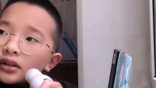 Elementary school student imitates a flight attendant, and the teacher gets so annoyed that they swi