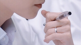 Teacher Yu’s hand control welfare, especially the hand wearing the wedding ring, inexplicably sweet!