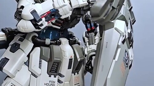 No! Who is blowing the mold? The mold foxhound team! #ModelToys #Model #ModelToys