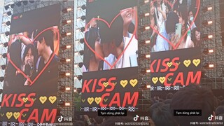 Kiss Cam - Game Này Cơm Tró Hơi Nhiều