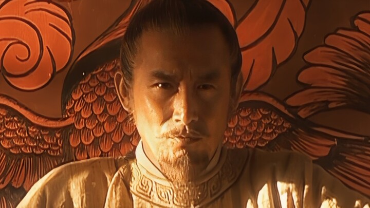 “ใต้ฝ่าละอองธุลีพระบาททรงมีบารมีแผ่ไพศาลไปทั่วทิศ ดังนั้นผู้ใดก็ตามที่เดินทางจากตะวันออกสู่ตะวันตกล้