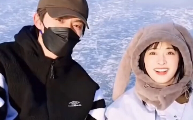 Shen Yue and Wang Jingxuan star as a couple of best friends in "Opening Scene Girl Manga"