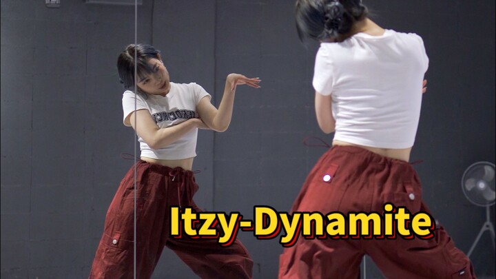 جميلة لدرجة أنني أبكي! | itzy - Dynamite