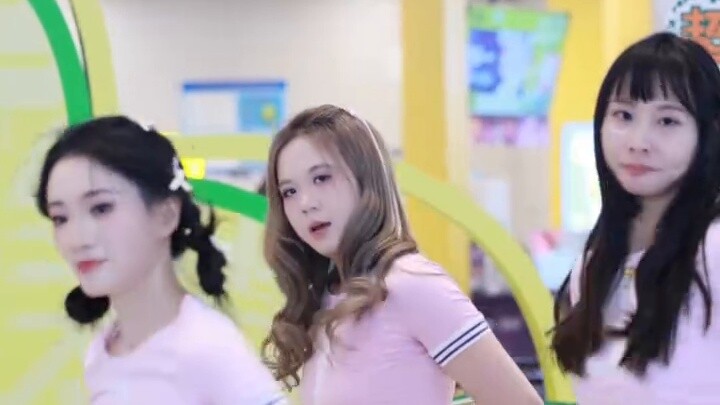 Surprise! Shanghai shopping mall actually invited Girls' Generation to perform? (Fake | [Girls' Gene