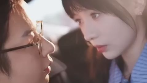 Gadis 19 tahun menikah dengan CEO 39 tahun, ayah mantannya, dan dimanja setelahnya