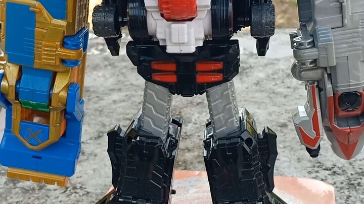 Robot cảnh sát DX Patkaiser Trains