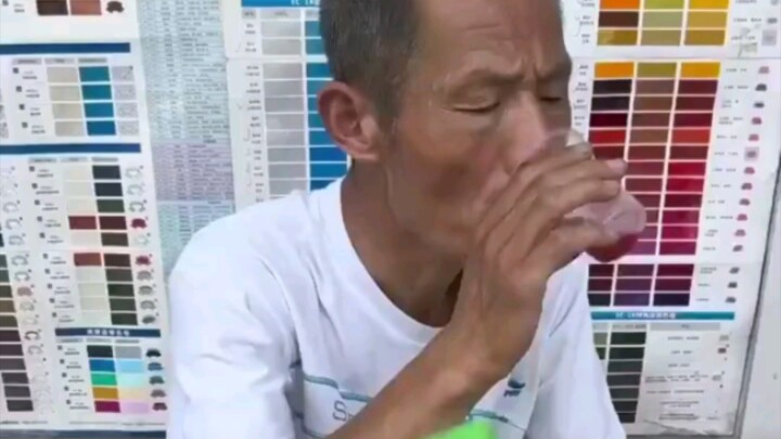 Tak perlu banyak basa-basi. Cukup sekali pandang, satu gerakan tangan, dan satu menit saja, tukang a