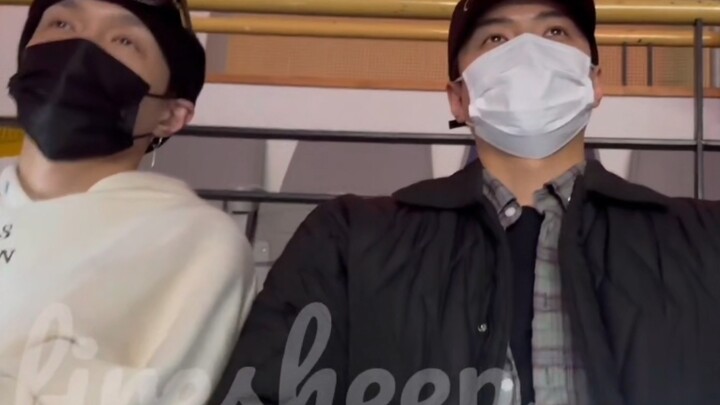 【EXO】Century Collab! Sehun & Lay Team Up Today to Watch Chanyeol’s Encore Concert! 250215