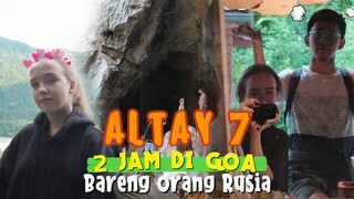 JALANNYA HARUS JONGKOK! MENDAKI BUKIT LEWAT GOA DI RUSIA