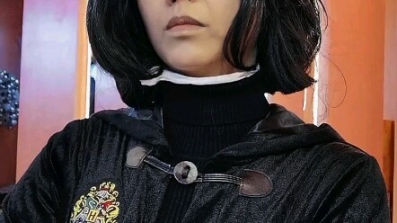 Karena kalian ingin melihat Snape berjalan, baiklah.