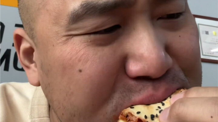 Halo semuanya, aku kasih kalian burger.