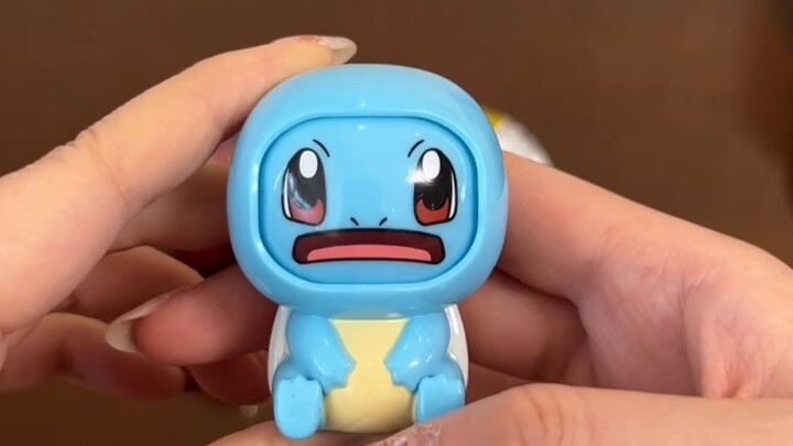 Hộp mù búp bê thay đổi khuôn mặt Pokémon này là tuổi thơ của ai?