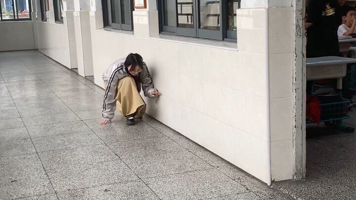 Siswa: Sudahlah, Pak Guru udah nyamperin nih!