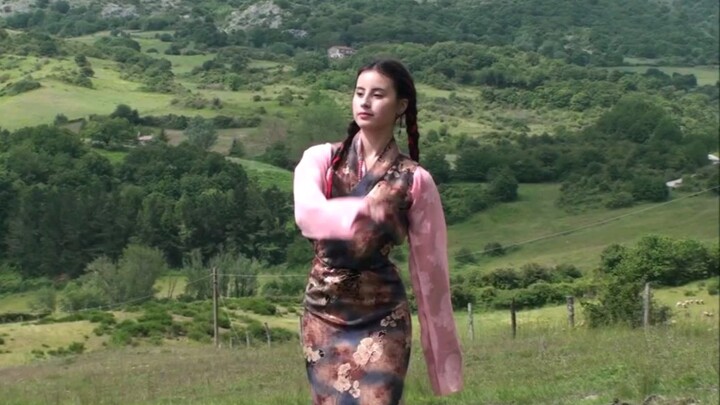 Julia Yang-Chen mang đến cho bạn điệu múa Guozhuang Tây Tạng sống động