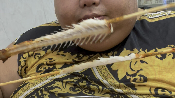 Lương Tử ăn chút đồ nướng