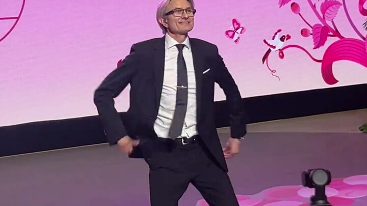 The legendary “Ferrari referee” takes to the dance floor—his sharp suit can’t hide the elegance in h