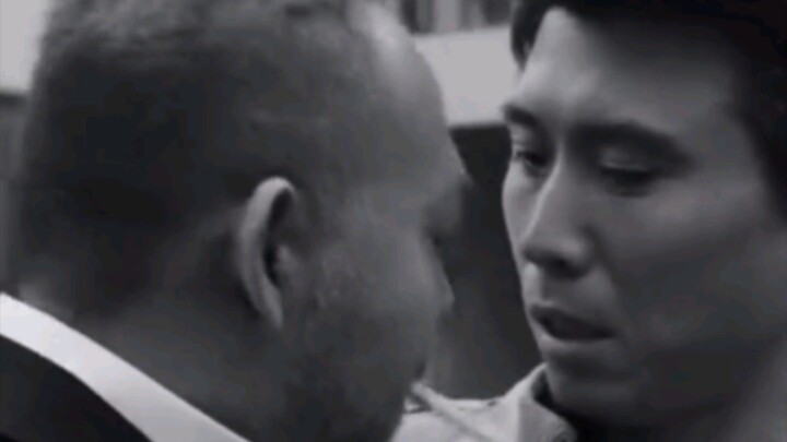 Tưởng Vũ và Lý Nại Văn, hai người đang diễn trò gì vậy?! Tôi sửng sốt.