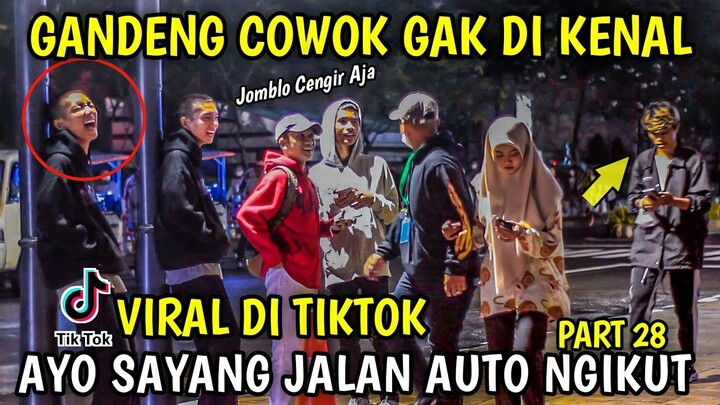 PART 28 - PRANK GANDENG COWOK GAK DI KENAL - AYO SAYANG JALAN