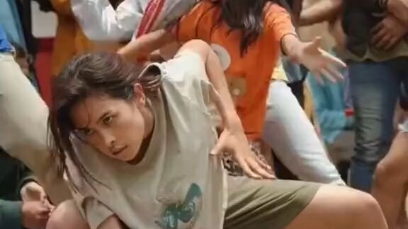 Harus nonton di bioskop guys. BAGUS BANGET 😭😍